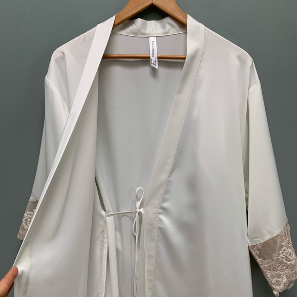 Flora Nikrooz Robe - Picture 4 of 8